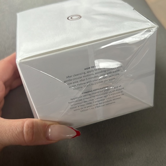 MONAT berry refined scrub - Picture 2 of 2